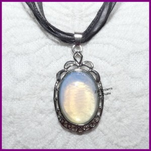 Pendentif en OPALITE sertie