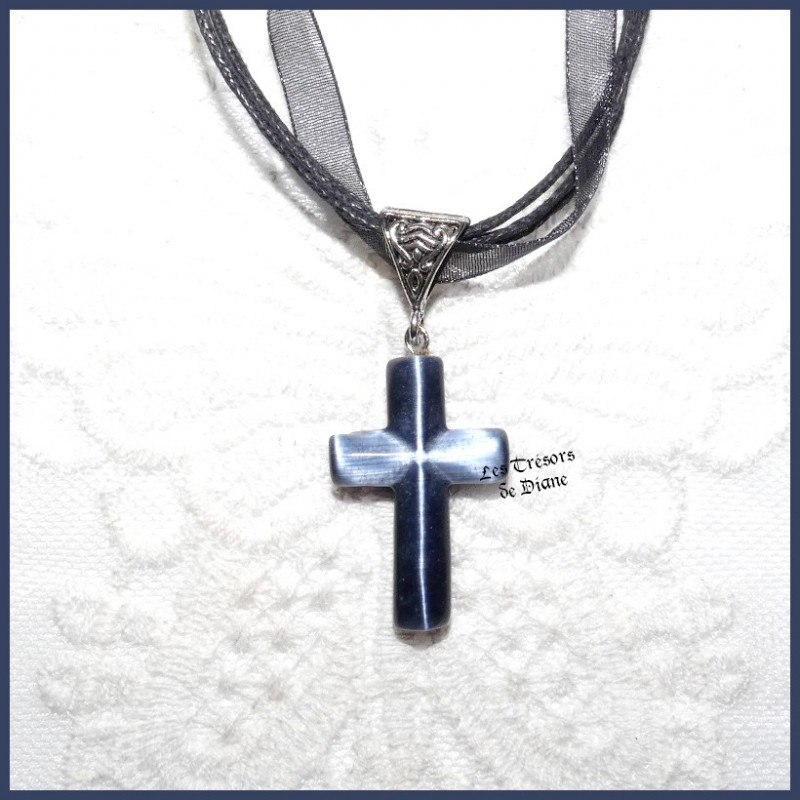 Pendentif CROIX en OEIL DE CHAT Pendentif CROIX en OEIL DE CHAT