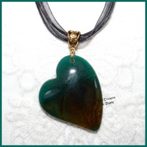 Pendentif COEUR ASYMETRIQUE en AGATE DRAGON naturelle