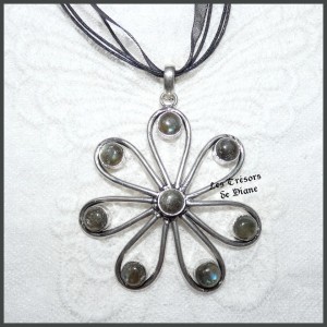Pendentif FLEUR en LABRADORITE naturelle et ARGENT