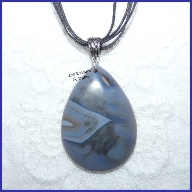 Pendentif en AGATE naturelle LES TRESORS DE DIANE Pendentif en AGATE naturelle LES TRESORS DE DIANE