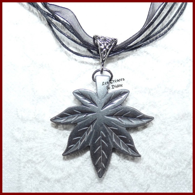 Pendentif FEUILLE en HEMATITE Pendentif FEUILLE en HEMATITE