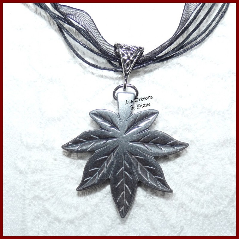 Pendentif FEUILLE en HEMATITE