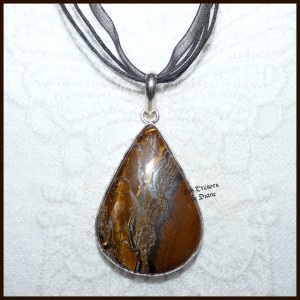 Pendentif en OEIL DE TIGRE naturel et ARGENT