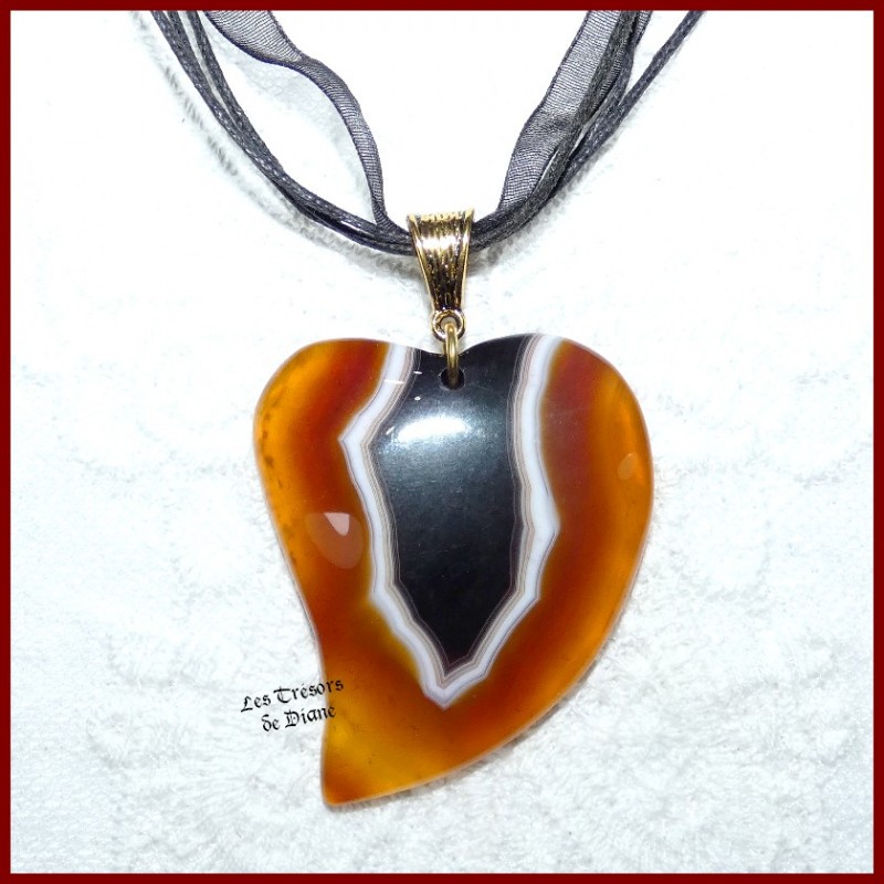 Pendentif COEUR ASYMETRIQUE en AGATE naturelle