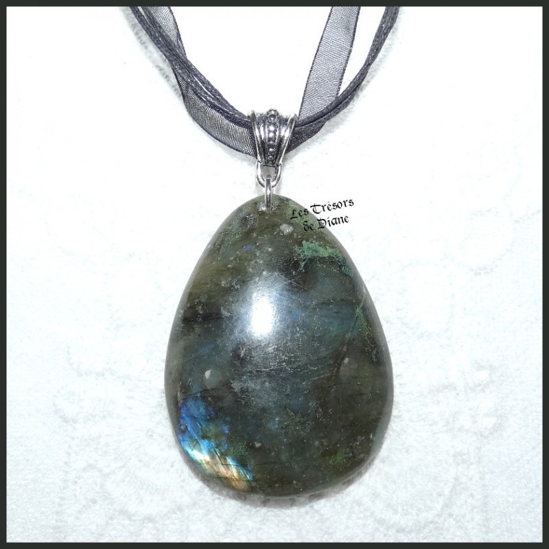 Pendentif LARME en LABRADORITE naturelle Pendentif LARME en LABRADORITE naturelle