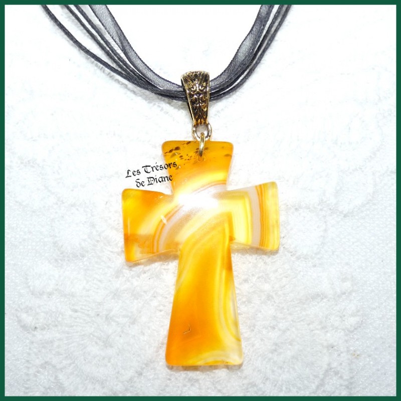 Pendentif CROIX en AGATE naturelle Pendentif CROIX en AGATE naturelle