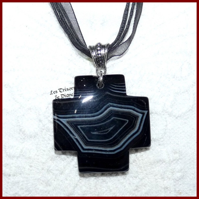 Pendentif CROIX en ONYX naturelle Pendentif CROIX en ONYX naturelle