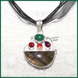 Pendentif en LABRADORITE, JADE, GRENAT et ARGENT