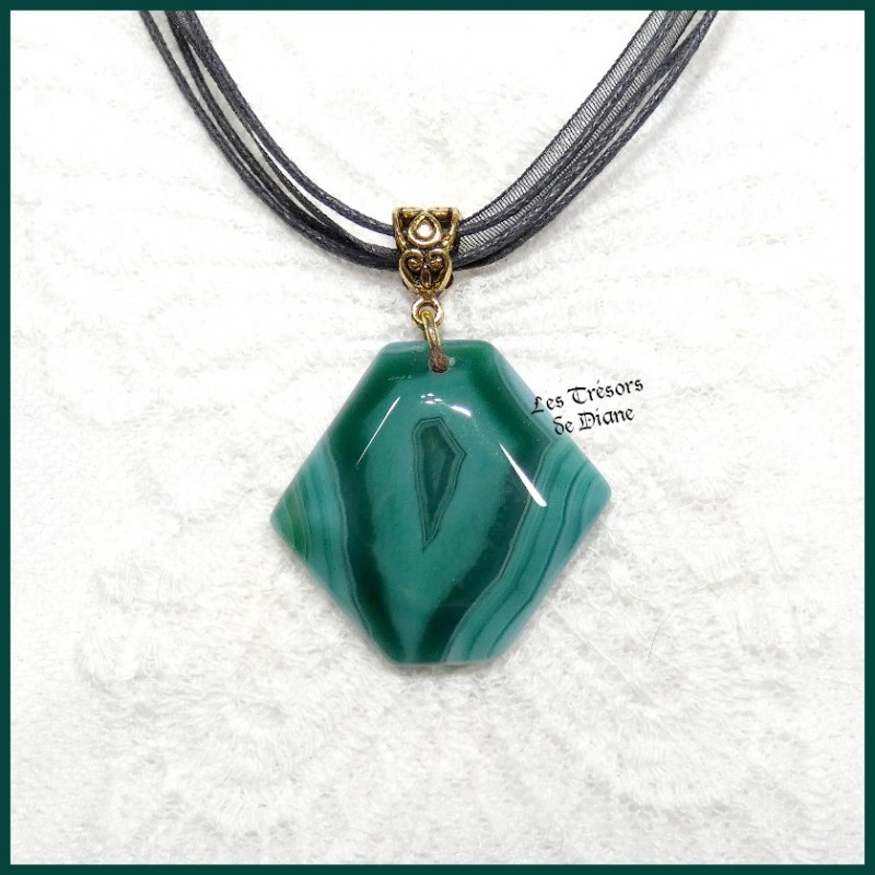 Pendentif hexgonal en AGATE naturelle Pendentif hexgonal en AGATE naturelle