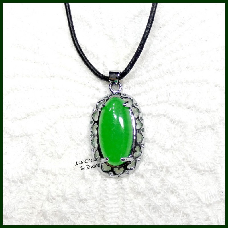 Pendentif en JADE naturel Pendentif en JADE naturel