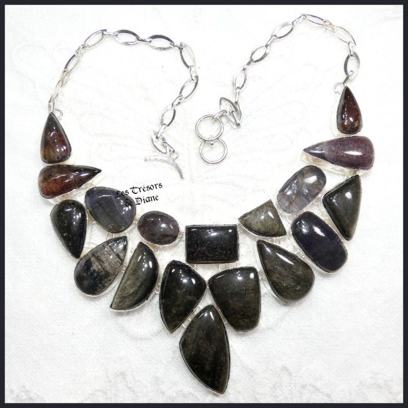 Collier en OEIL DE FAUCON et QUARTZ naturels Collier en OEIL DE FAUCON et QUARTZ naturels