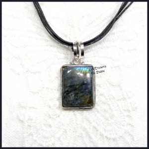 Pendentif en LABRADORITE naturelle et ARGENT