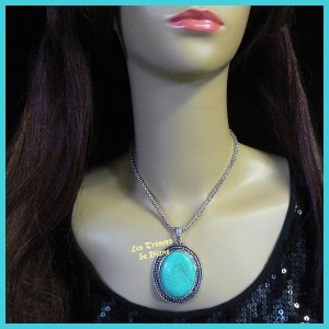 Pendentif médaillon en turquoise naturelle sertie