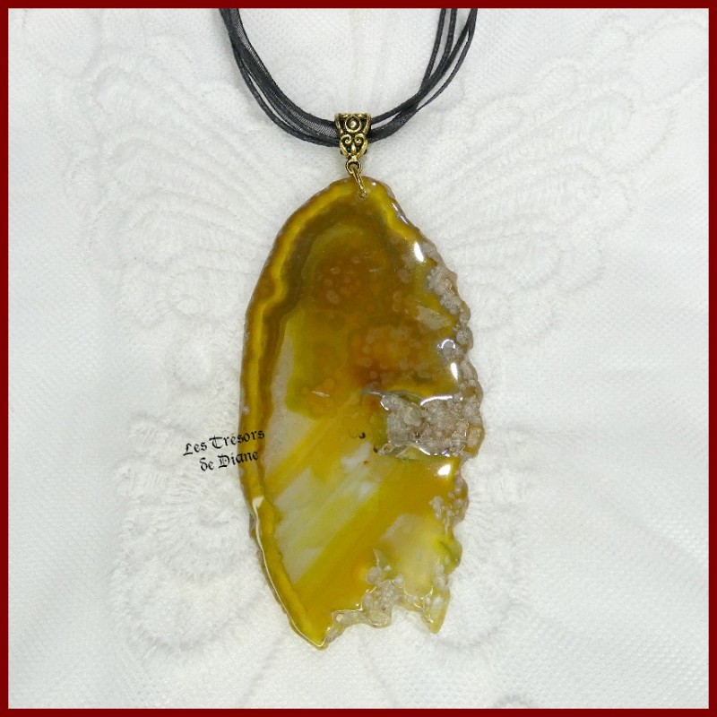 Pendentif GEODE en AGATE naturelle LES TRESORS DE DIANE Pendentif GEODE en AGATE naturelle LES TRESORS DE DIANE