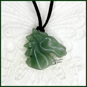 Pendentif TETE DE CHEVAL en AVENTURINE naturelle