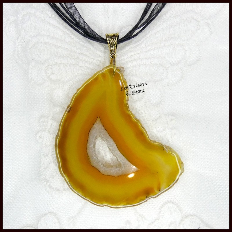 Pendentif GEODE en AGATE naturelle